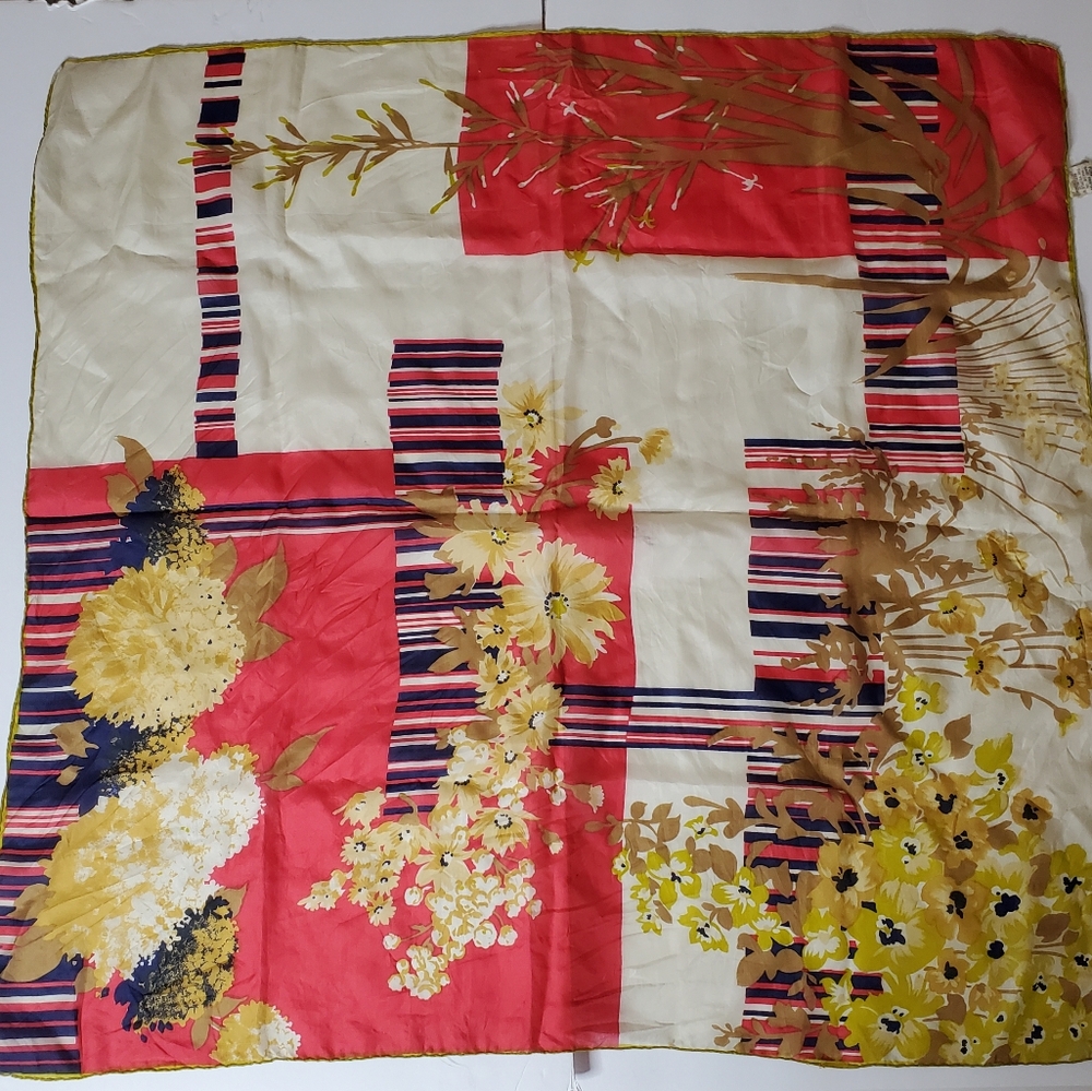 Vintage Colorful hand printed 100% Silk 29" Square In great condition